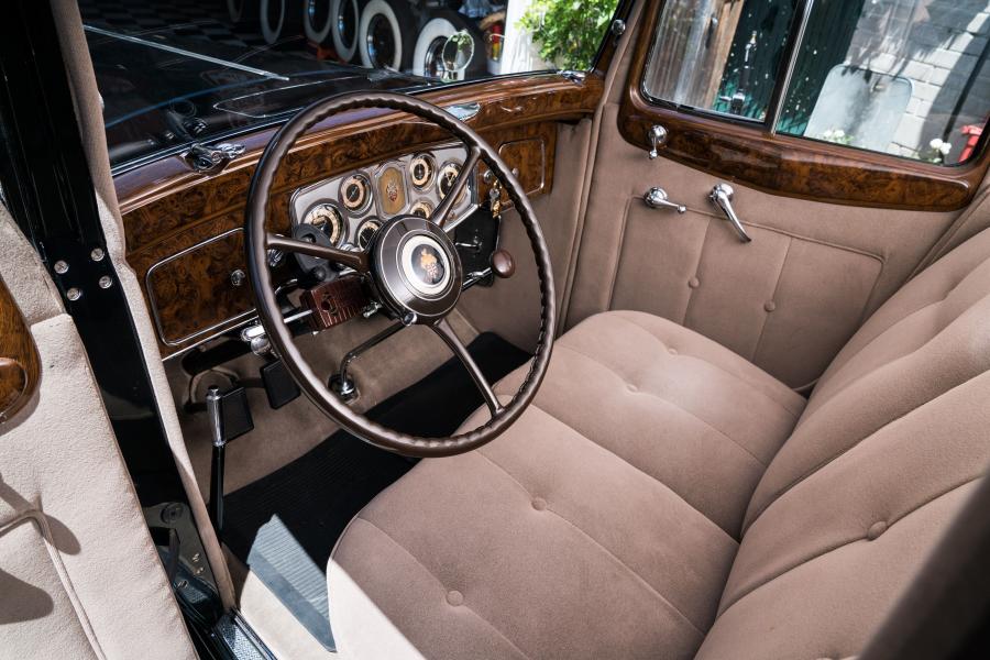 Интерьер Packard Twelve Club Sedan (1107-736) 1934 года  (фото 32 из 38)